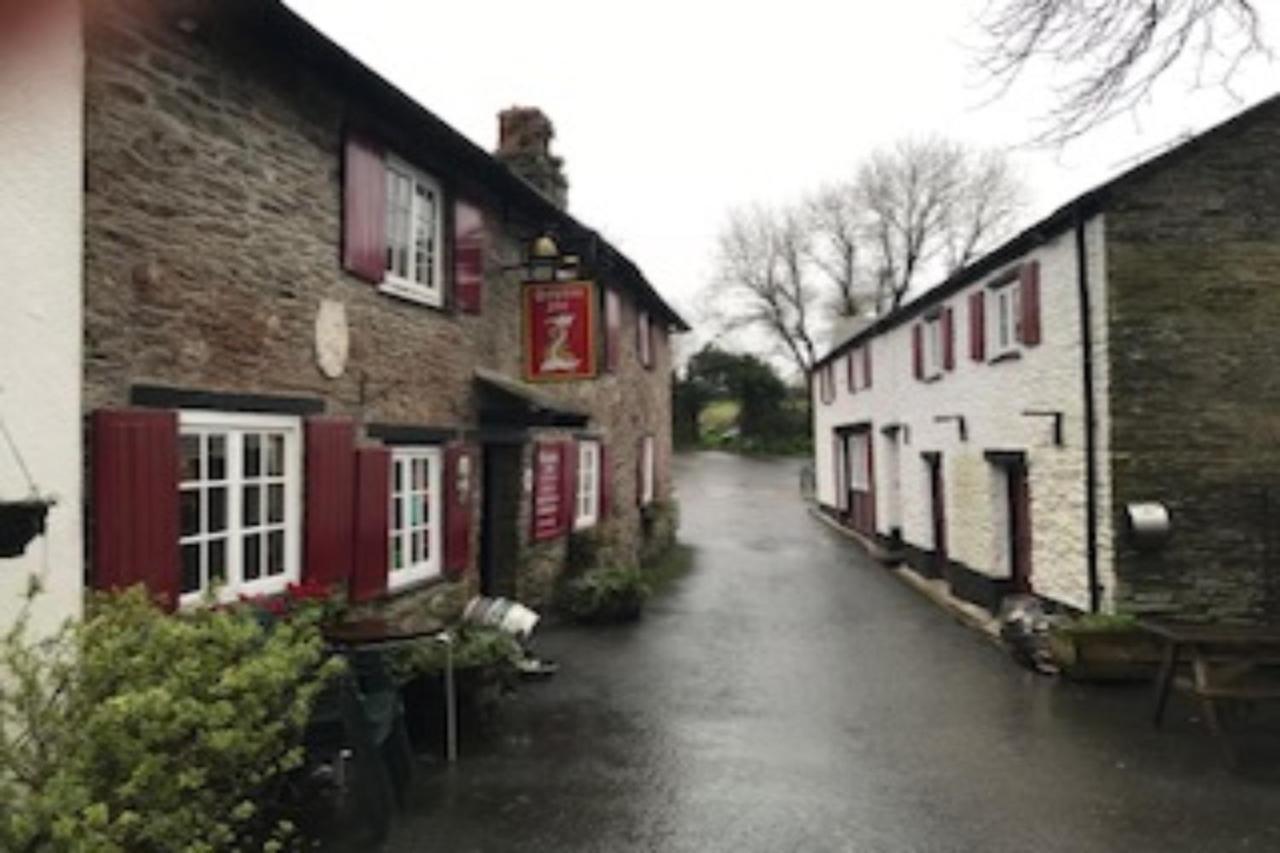 The Dolphin Inn Kingsbridge  Exterior photo